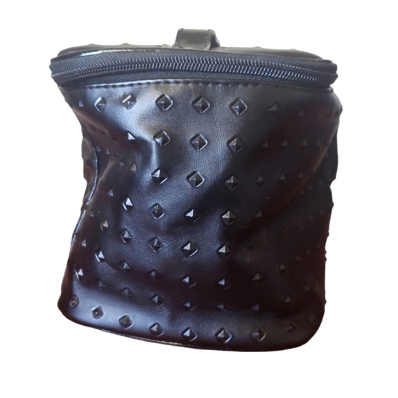 NWOT Modella Black Cosmetic Accessory Train Case in Quilted Geometric Design. - Picture 5 of 16